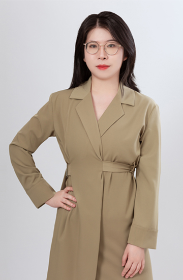邓韵老师照片